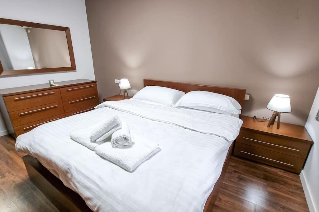Center 2br Apartment Tirana