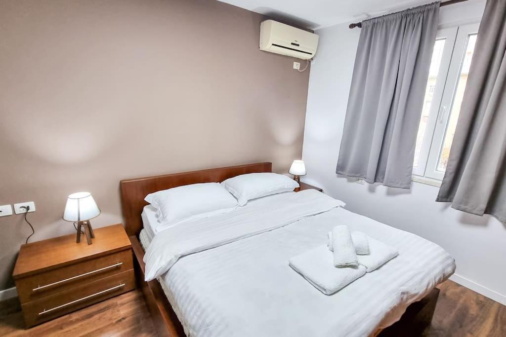 Apartment Center 2br Tirana