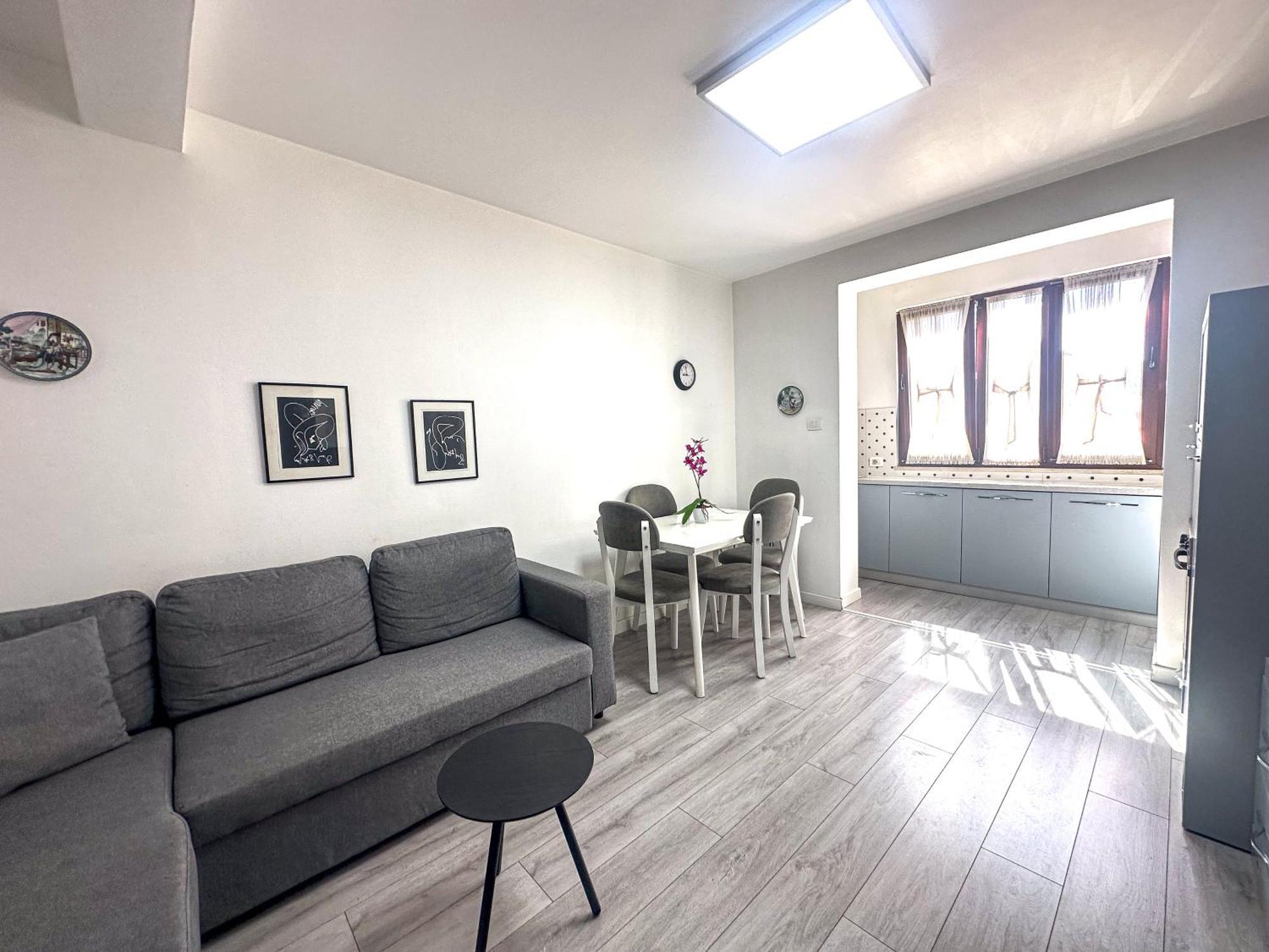 Center 2br Tirana