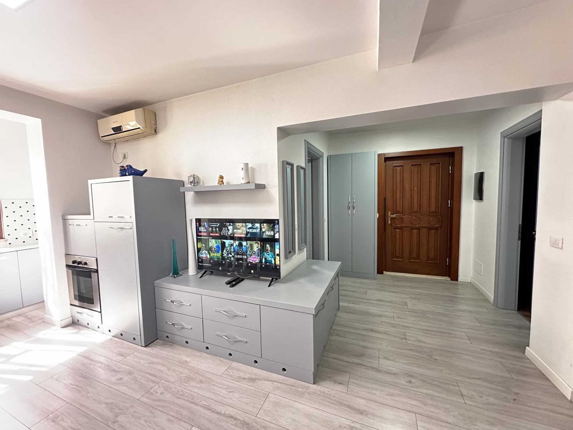 Apartment Center 2br Tirana